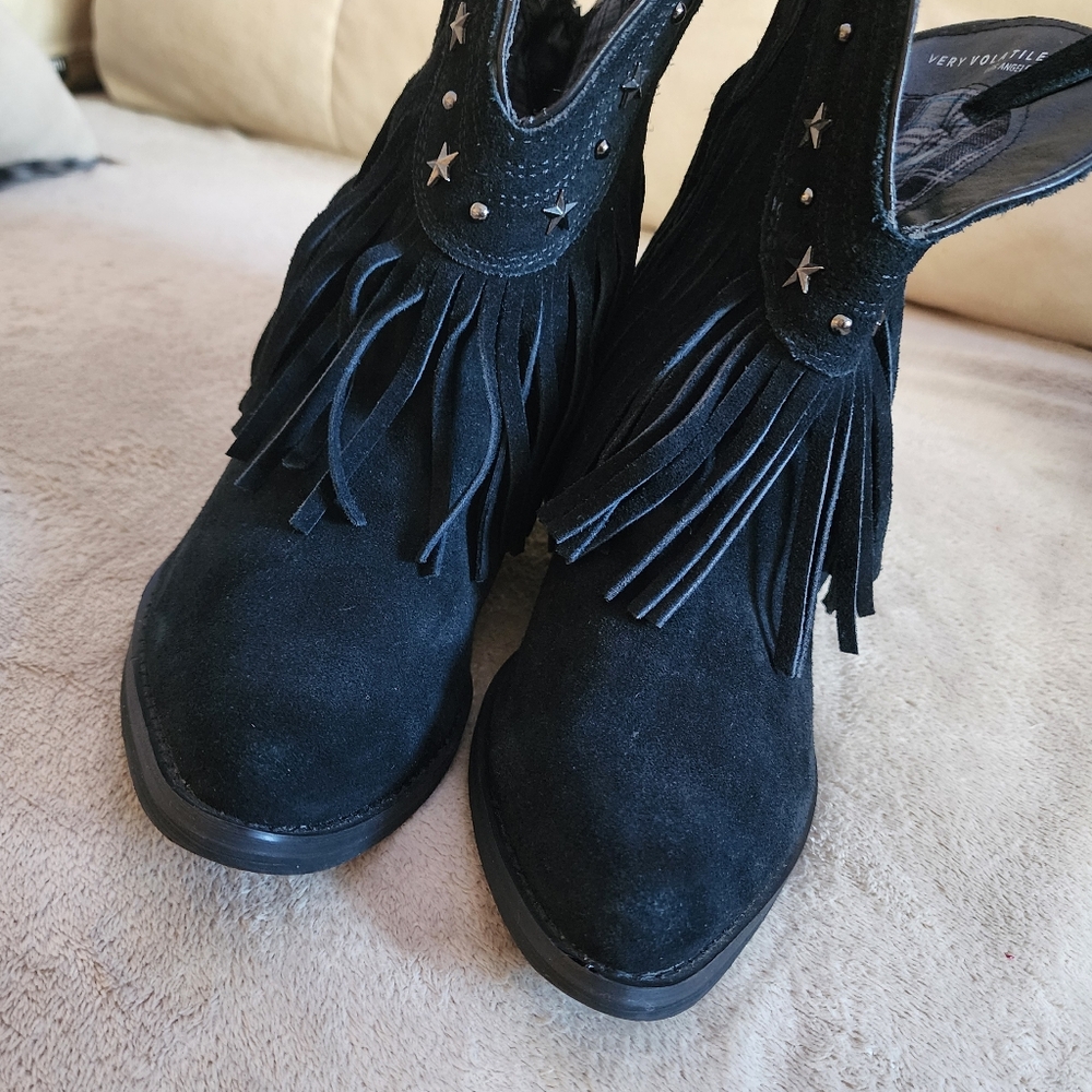 Very Volatile Womens Fringe Suede Boots Heels Size 7  Black Bootie Ankle. - Picture 4 of 13